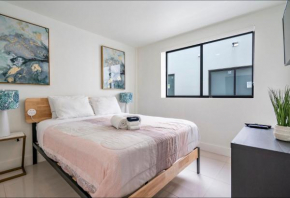 8 miles to Beach 2 miles to Downtown Miami 3 TVs WD -303-